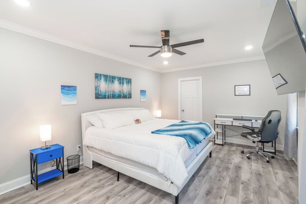 King Beds Hot Tub Arcade Grill & Firepit