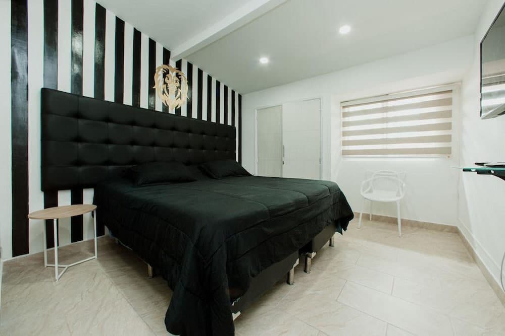 Park Lleras 11br Pool Jacuzzi