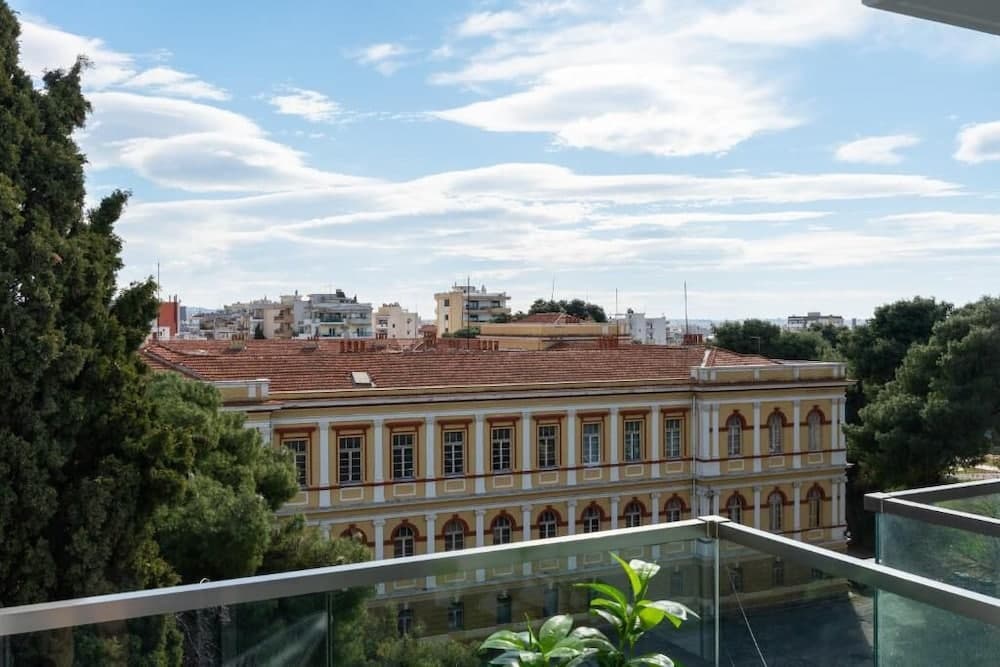 Velvet Luxury Studios in the City Center by BiNobi!