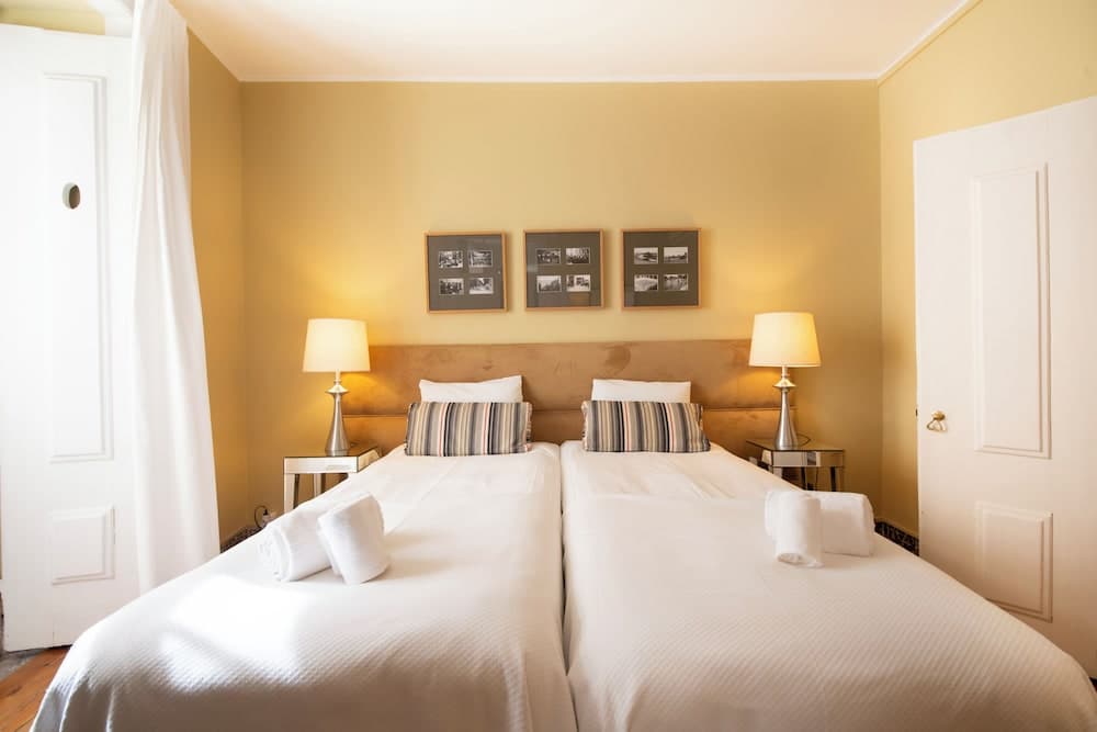 Modern flat with Juliet balcony