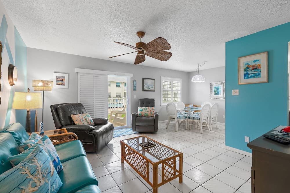 Colony Beach Club 132