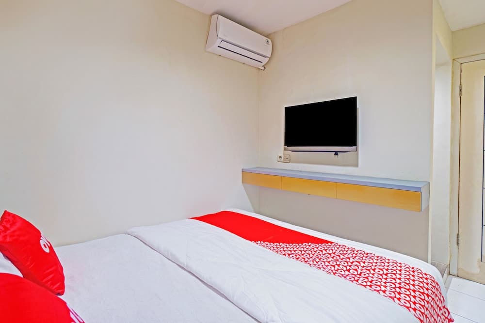 Hotel O Jakarta near Mangga Besar Station formerly Warna Warni Residences