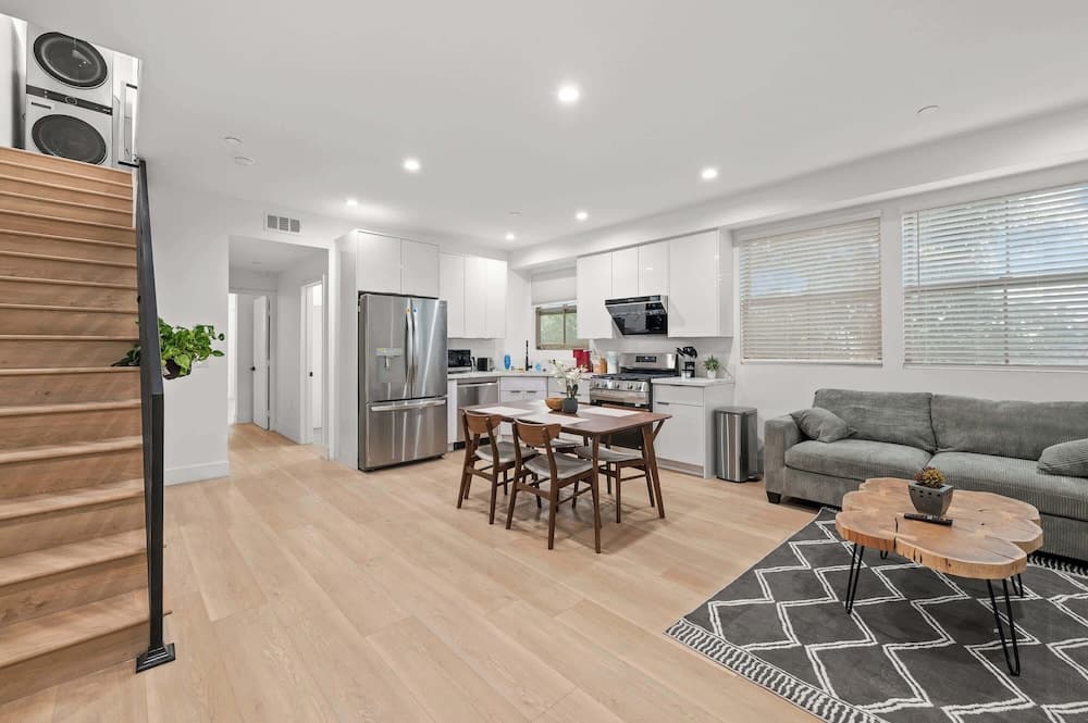 Not Affected by the Fire/modern 5BR Home With Parking, Near LA Attractions #4