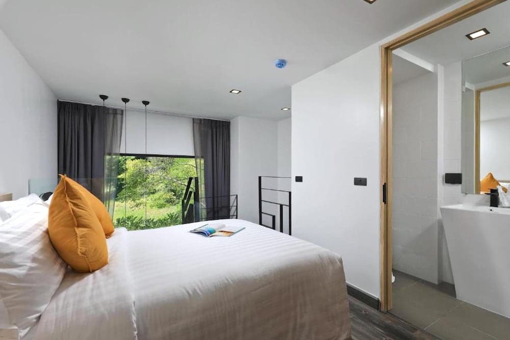 Naiharn Loft near Beach UTL B325