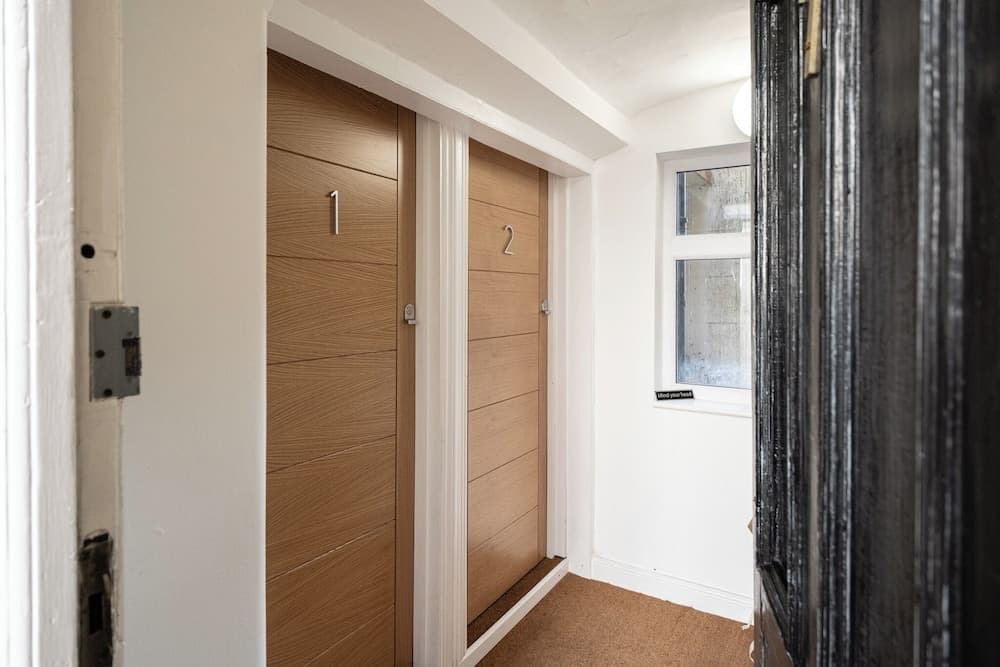 Gorgeous 1 BD in Central Cheltenham