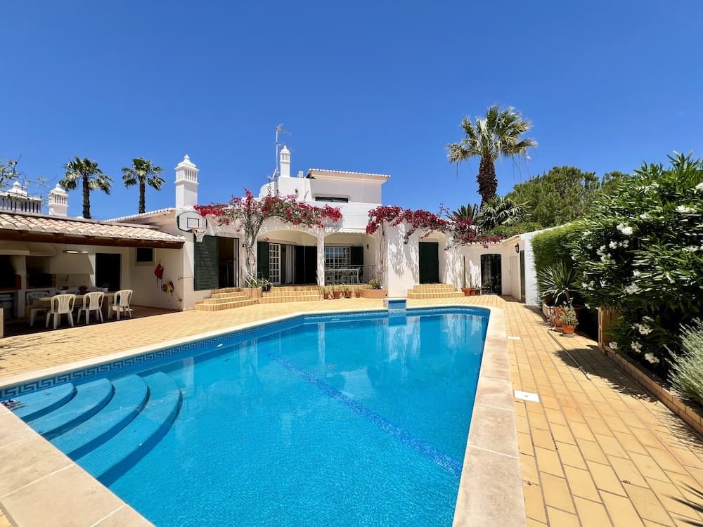 Alvor Traditional Villa by Homing