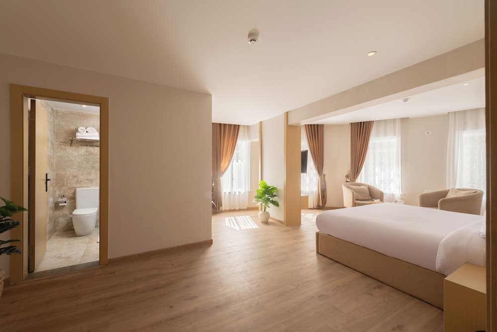 Elegance Grand City Hotel