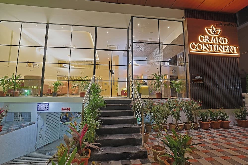 Hotel Grand Continent Gachibowli, US Consulate