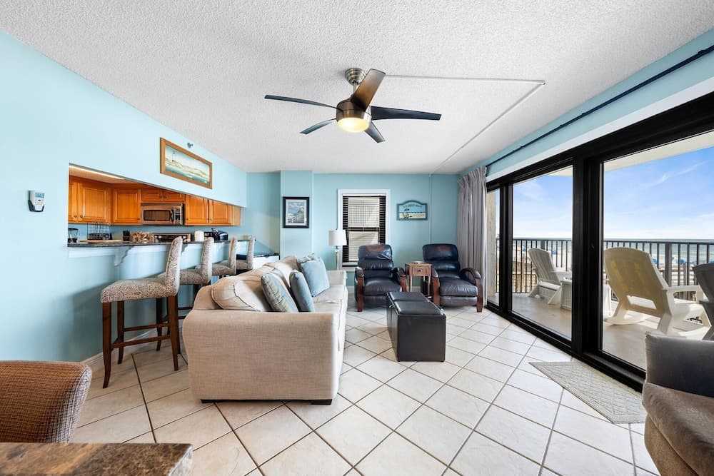 Ocean Breeze East 201