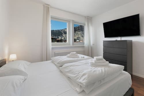 Torbolino - Apt With Balcony. Pool & Views