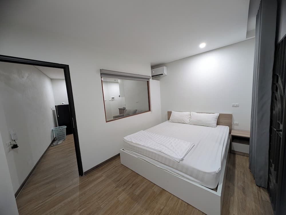Era Apartment Lac Long Quan