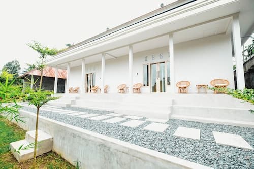 Queenara Local House