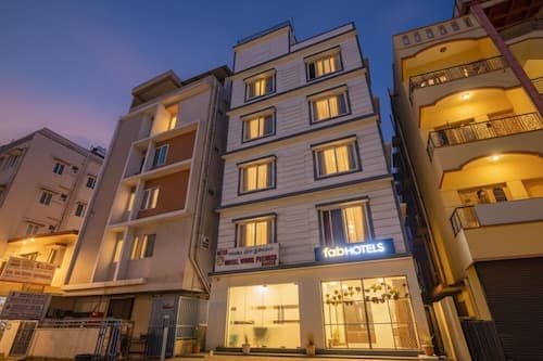 FabHotel Royal Wood Premier - Nr. Domlur