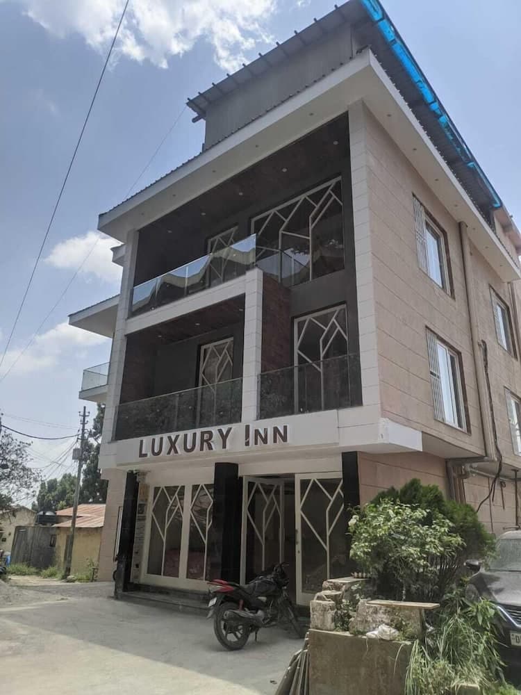 Luxury Inn by Stotrak Hotels