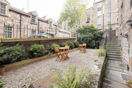 JOIVY Modern 1-bed flat in New Town