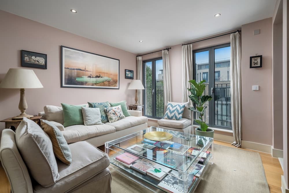 Superb Artists Flat w Free Parking