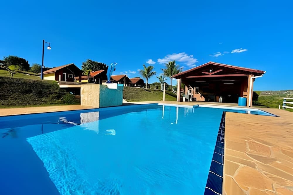 Chácara com 4 Chalés grande piscina