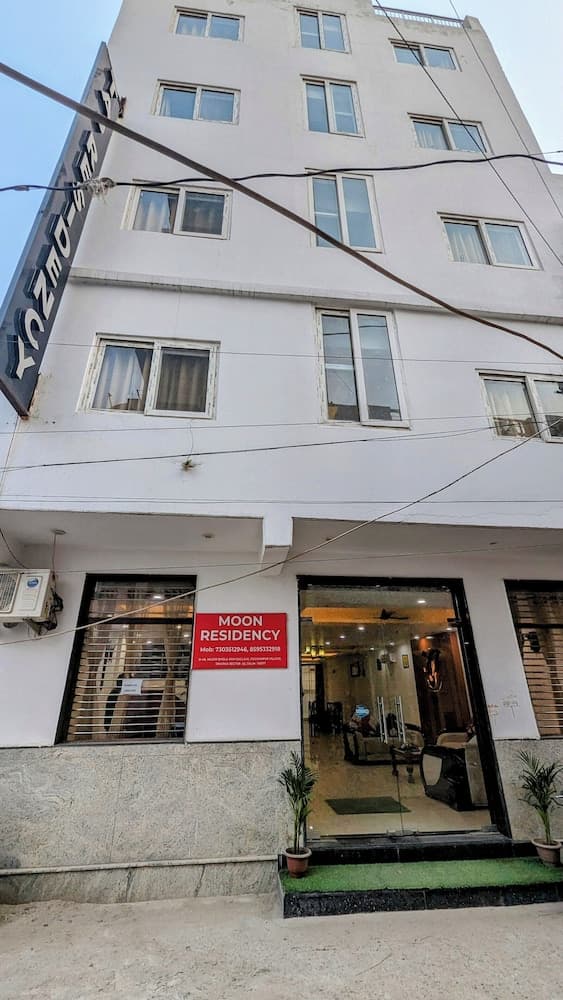 Hotel Moon Taj Near Yashobhoomi