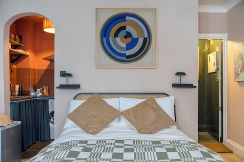 Charming Studio moments from Portobello