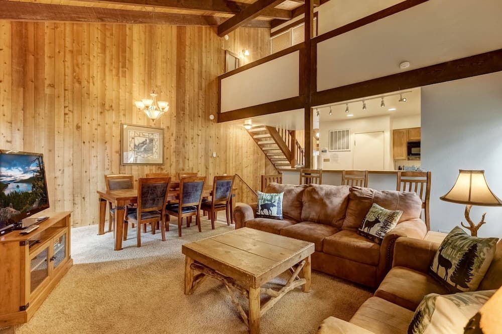 Lakeland Village - Walk to the Beaches of Lake Tahoe!