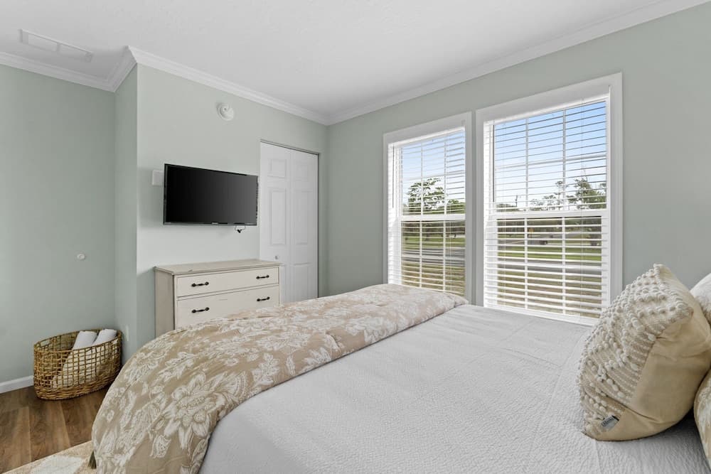 Pet Friendly Beach House - Hakuna Matata