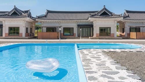 Gyeongju Poseokjeong Hanok Pool Villa