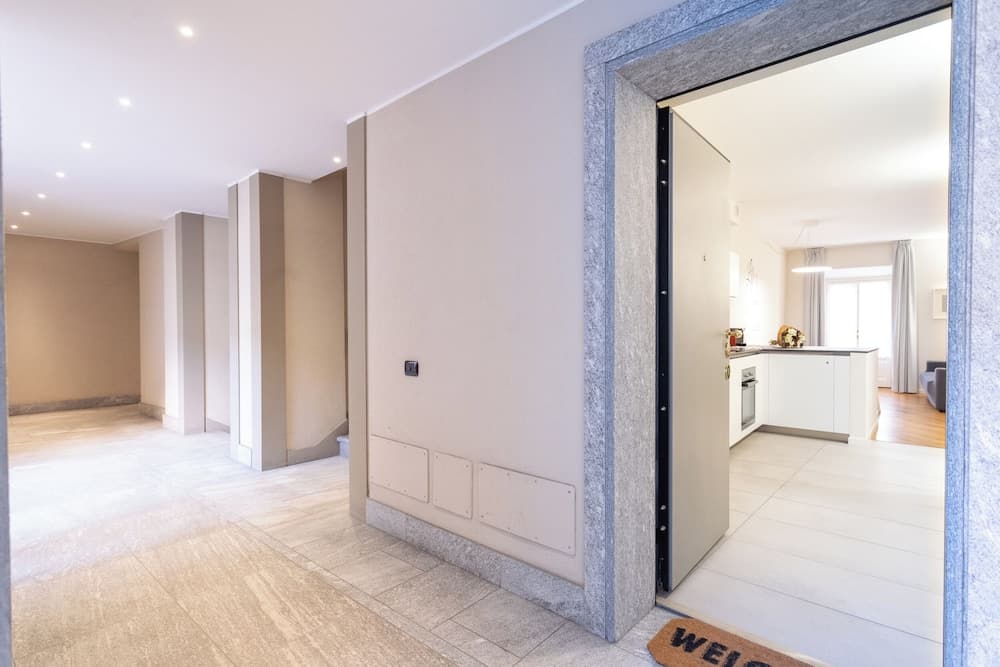 White Flat in Como City Center