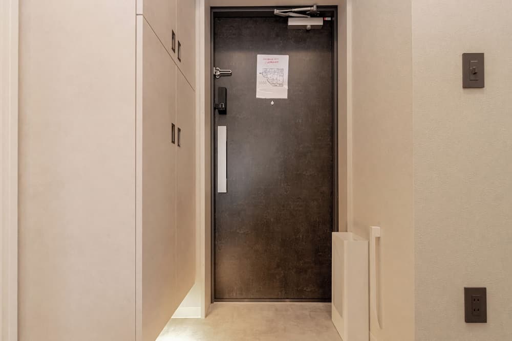 CREST TENMA - Self Check-In Only