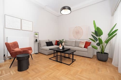 Spacious & Stylish Athens Apartment - Walk To Metro