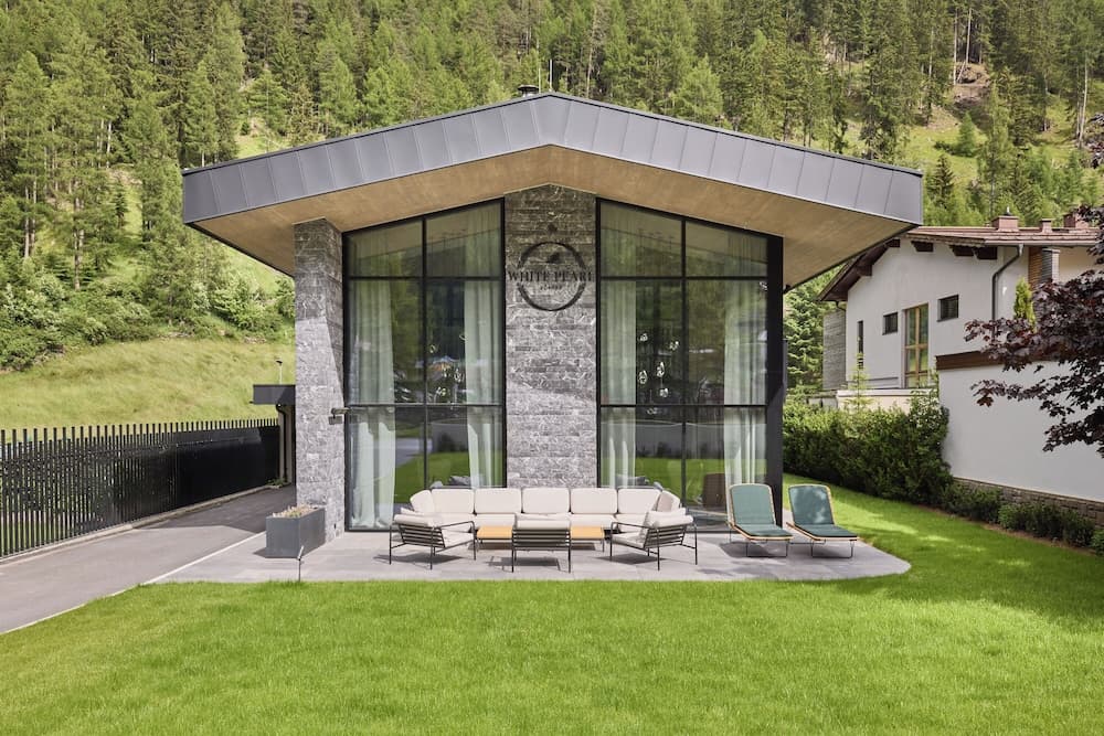Chalet White Pearl by MYALPS