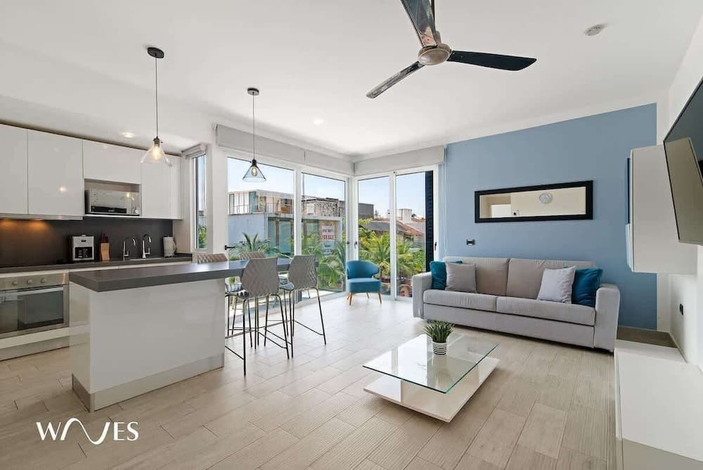 1 Br. W/5th Avenue View Steps From the Beach