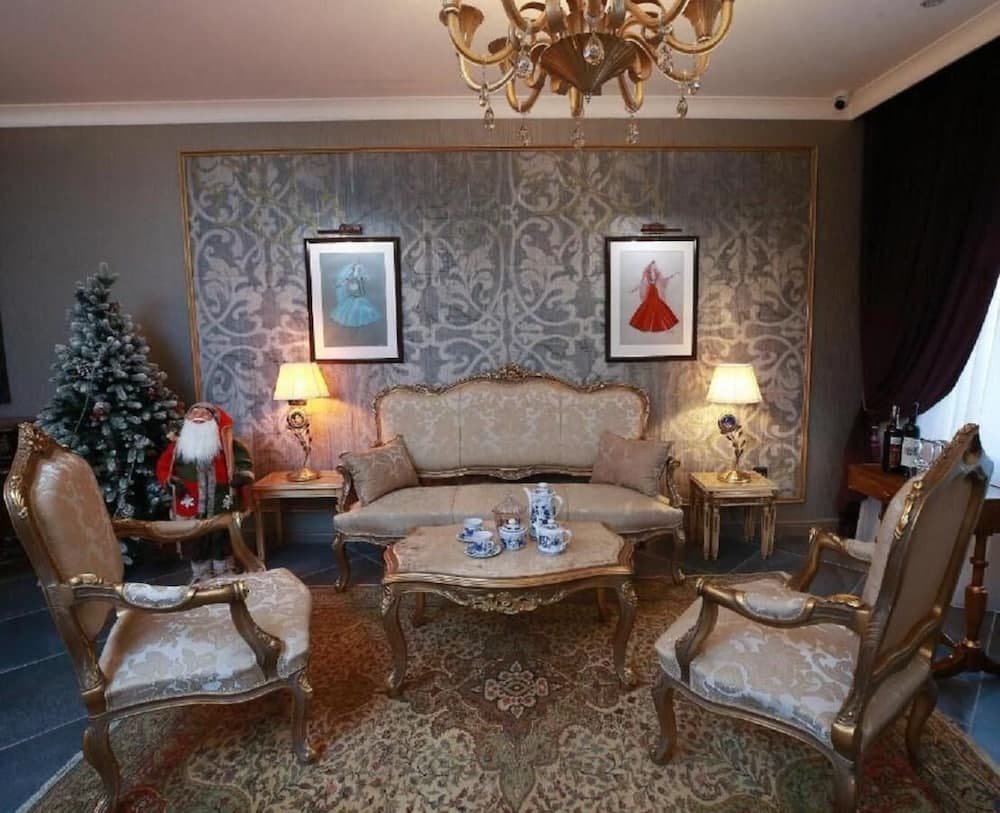 Wes Inn Palace Hotel