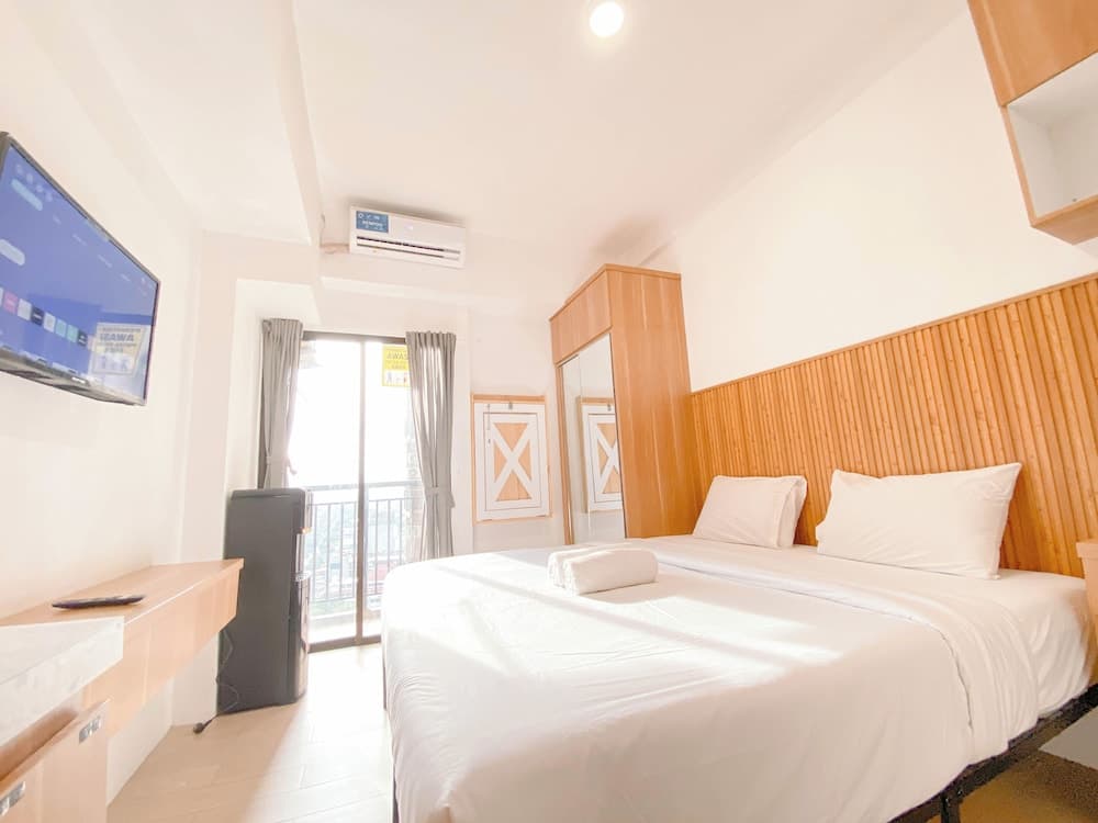 Homey & Restful Studio At Tamansari Panoramic Apartment