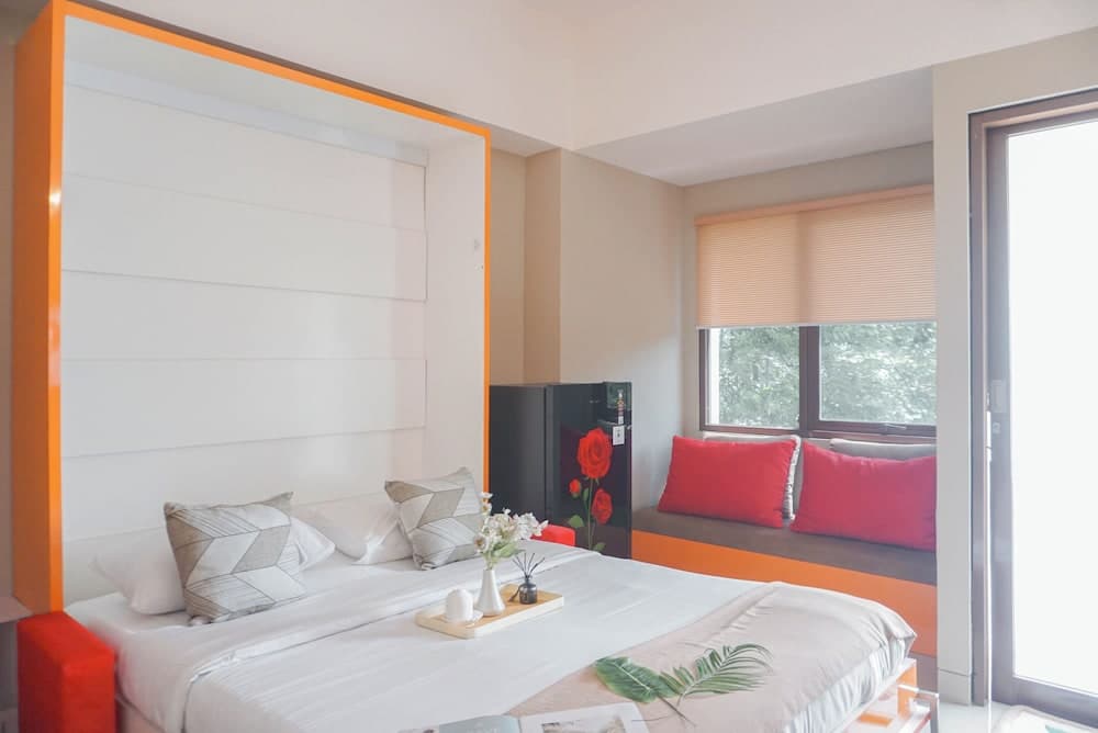 Cozy Studio Apartment At Gateway Park Lrt City Bekasi