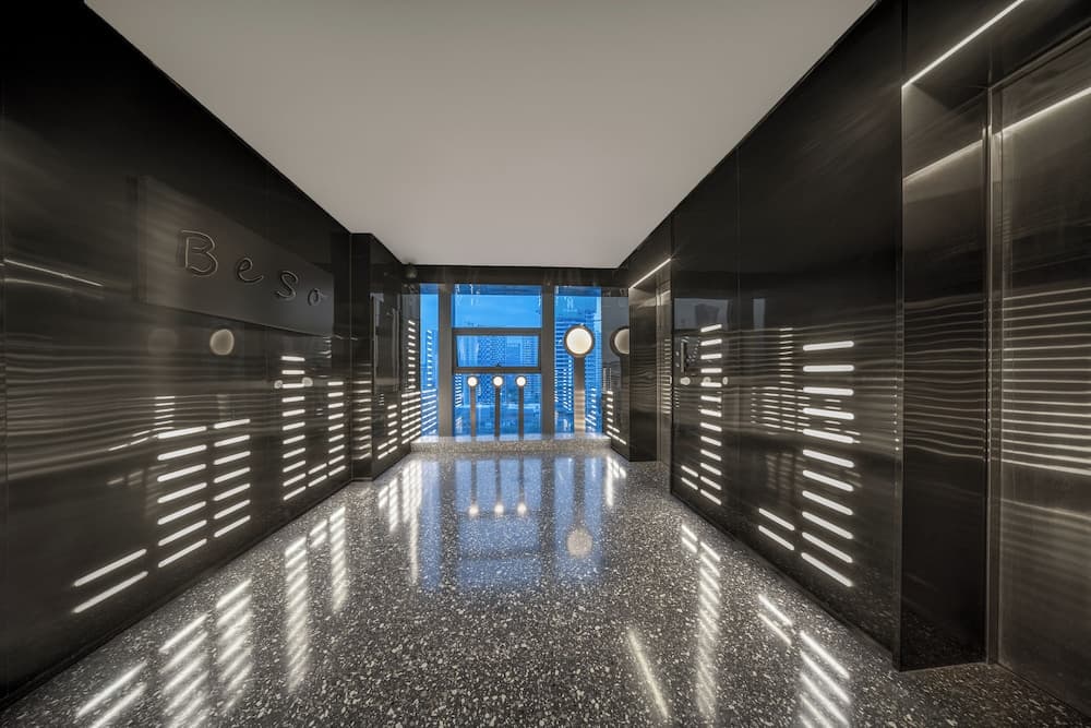 Beso Black Vinyl Fragment Hotel