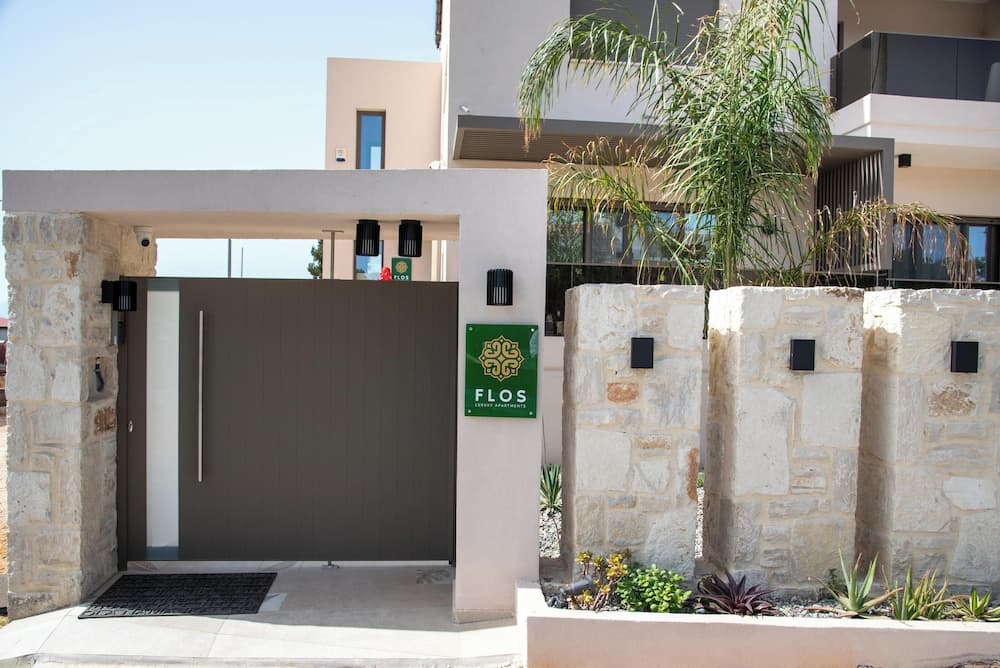 Flos Apartments