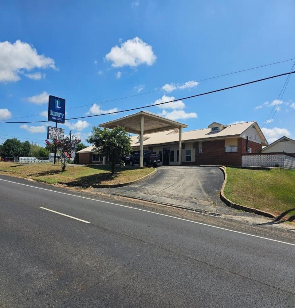 Luxury Inn & Suites and RV Park