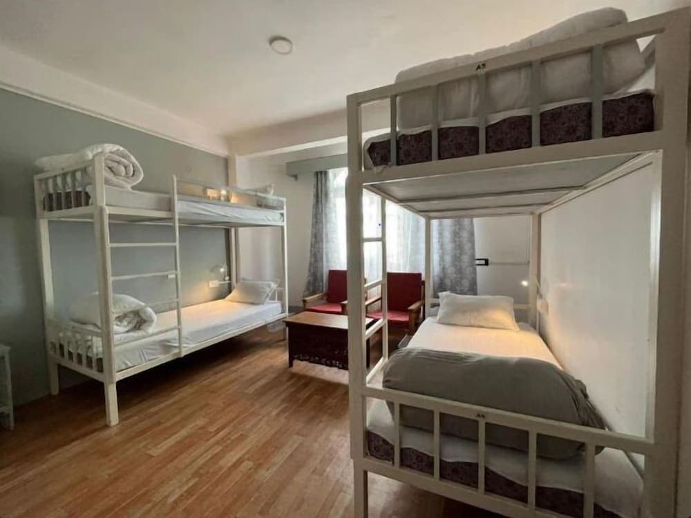 Mellow Fellow Rooms And Hostel