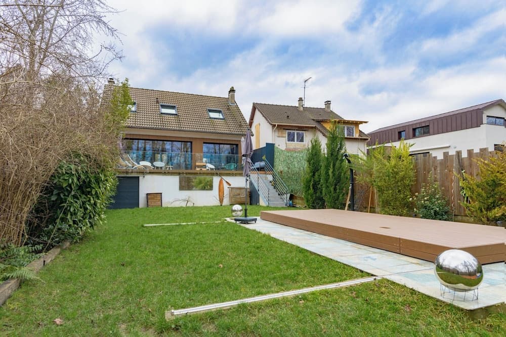 Paris Garden River residence