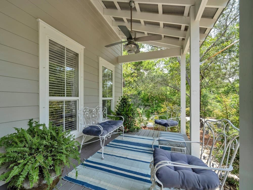 Under the Oaks Cottage in Blue Mountain Beach