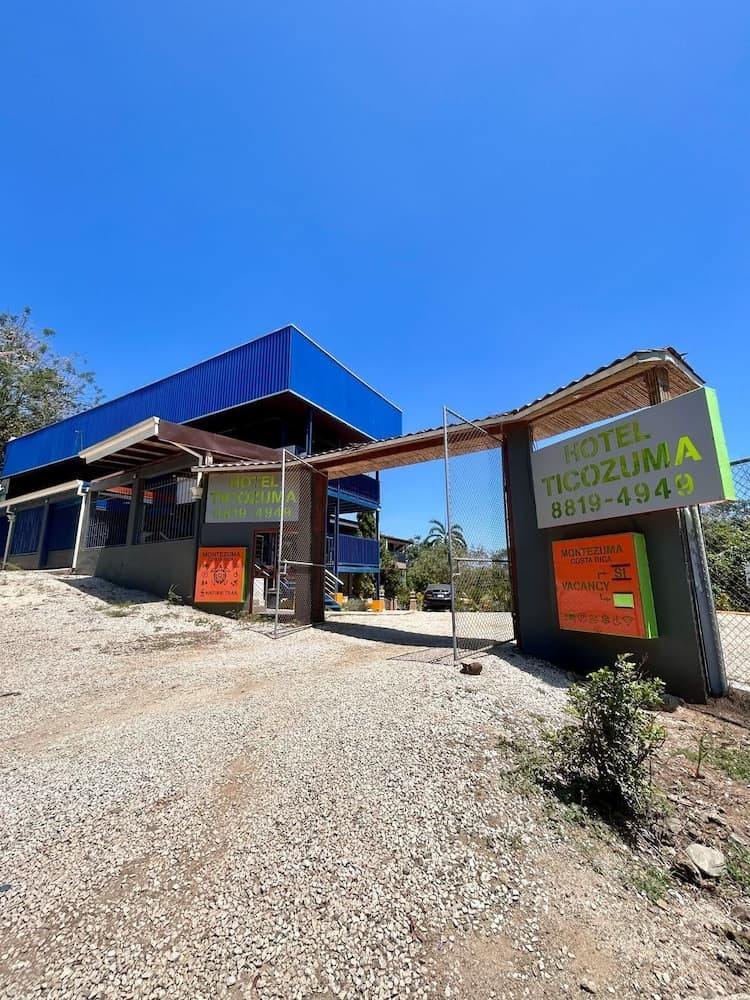 Konaklama yerinin ön cephesi