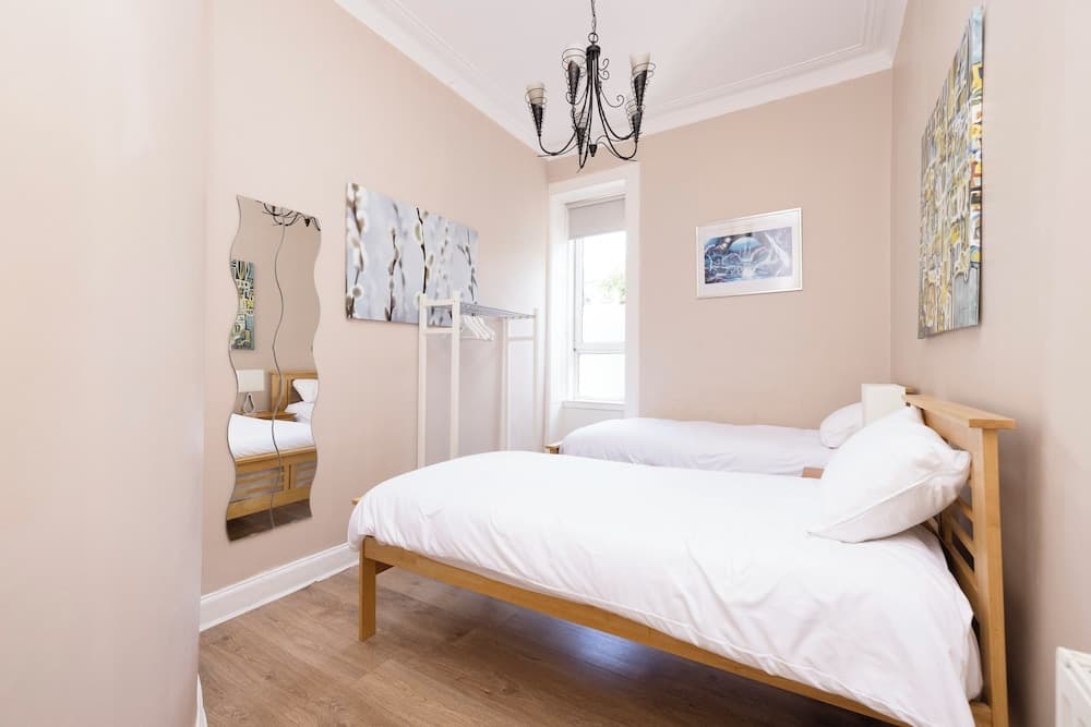 JOIVY Cosy 3bed Family Flat near Leith