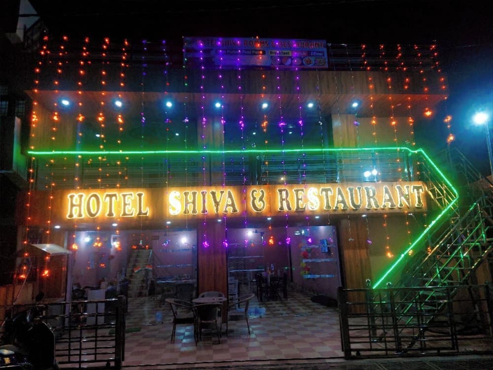 Hotel Shiva & is