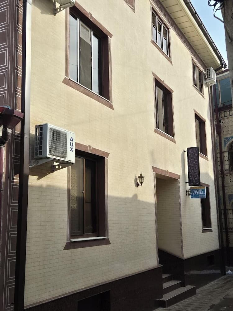 Vazira Hotel