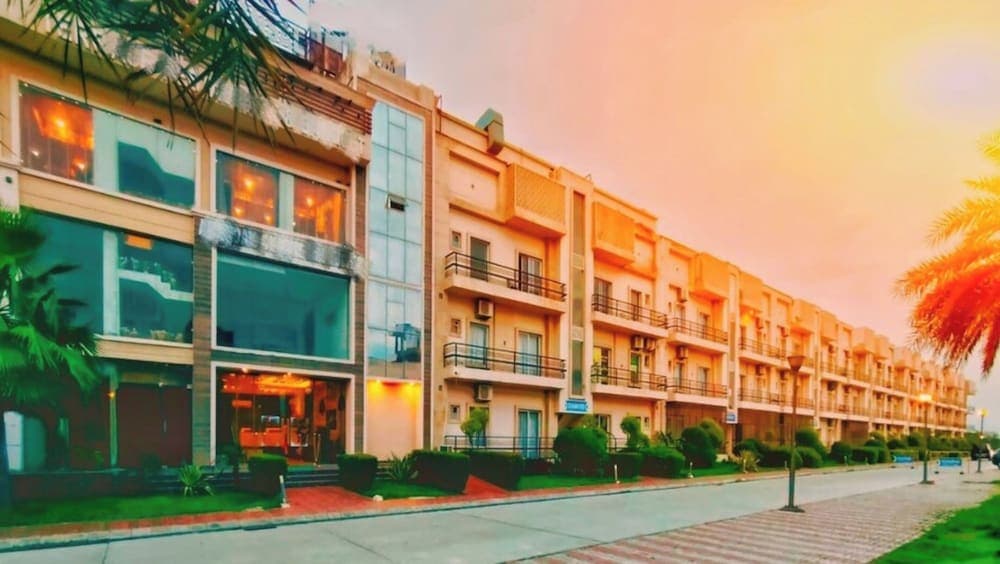 Vrindavan Dreams Hotel and Suites