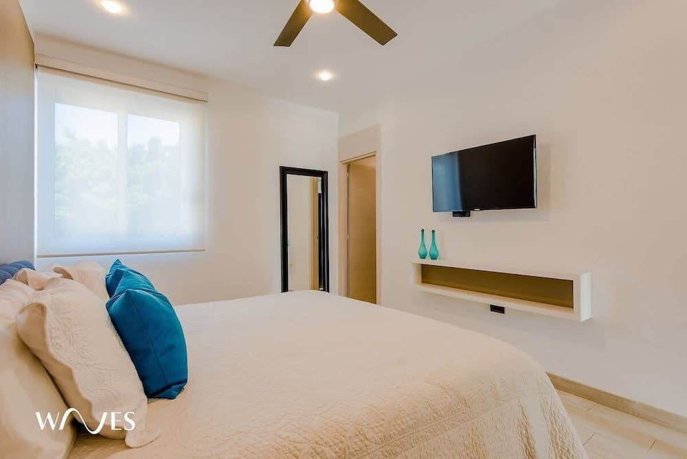 1 Rec. Steps From the Beach Rooftop Pool