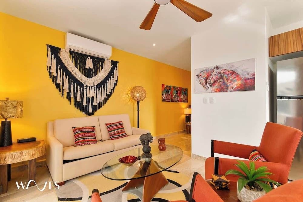 Colorful Perfect Located 2 Br. W/great Amenities