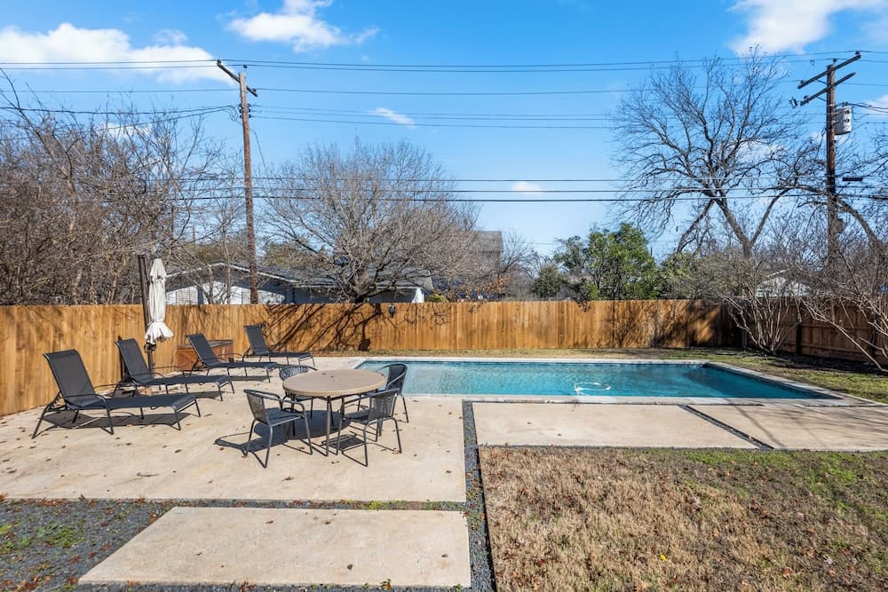 Fun 3BR Retreat in Austin Huge Pool