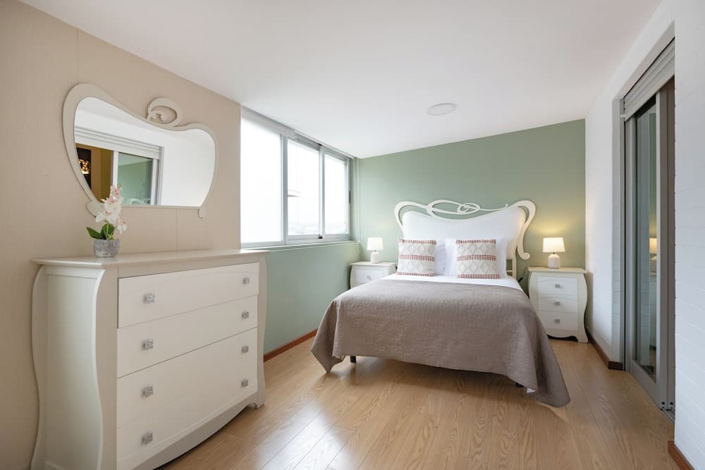 Espinho Retreat with Balcony