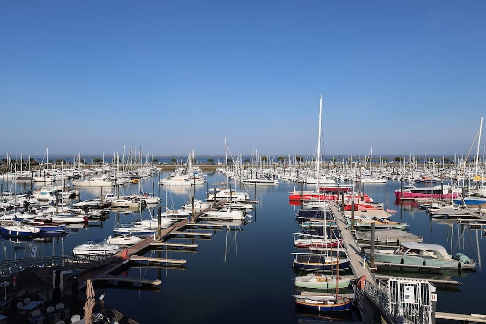 LES SUITES DU PORT by Le Saint Ferdinand